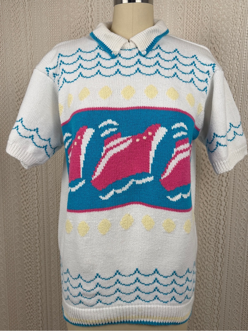 cotton White Short-Sleeve Polo Knit Top with Teal & Pink Wave Motif